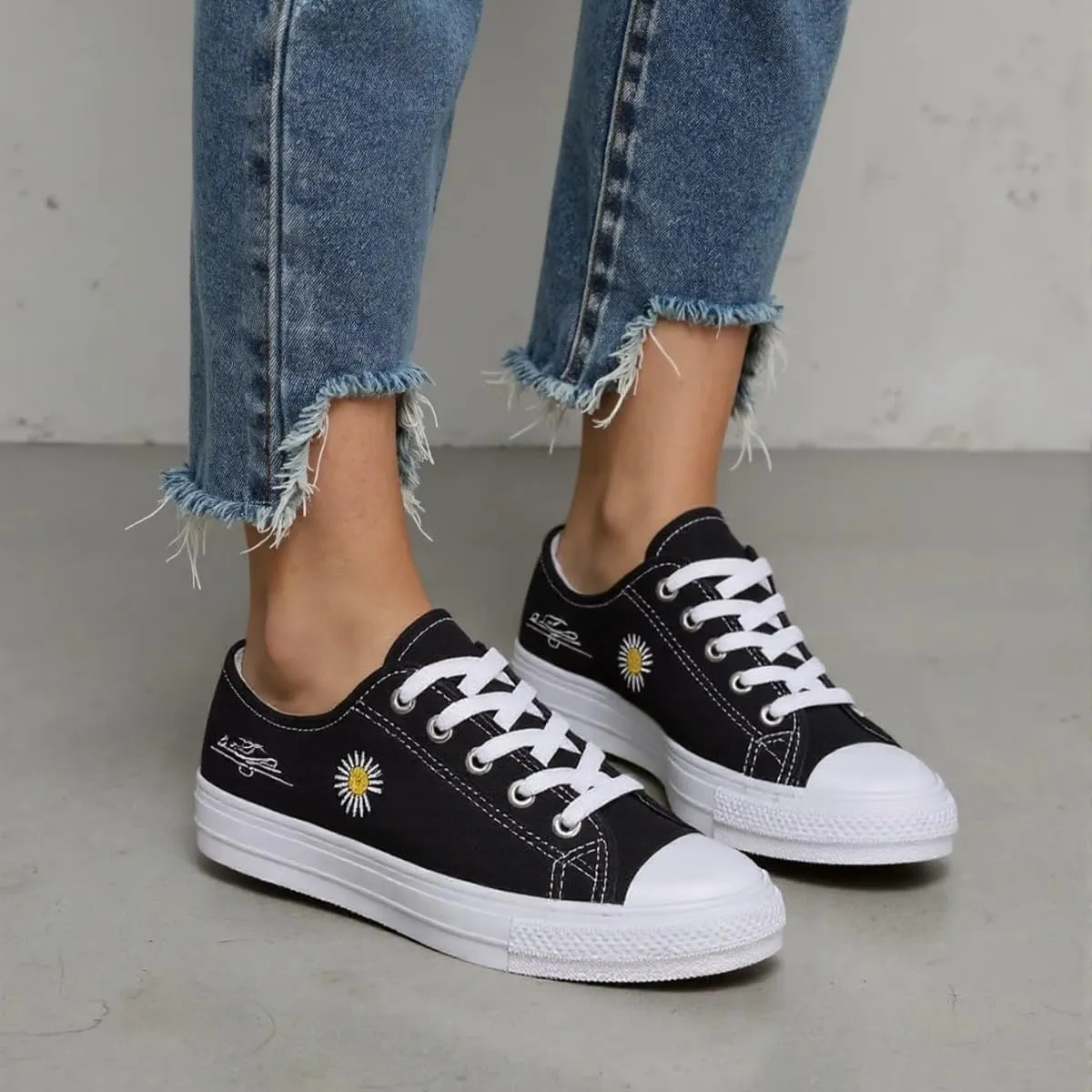 Low-Top Canvas Sneakers for Women – Cute Bear & Floral Design, Soft Lining, Anti-Slip Sole, Casual Lace up Canvas Sneakers,Casual White Tennis Walking Shoes