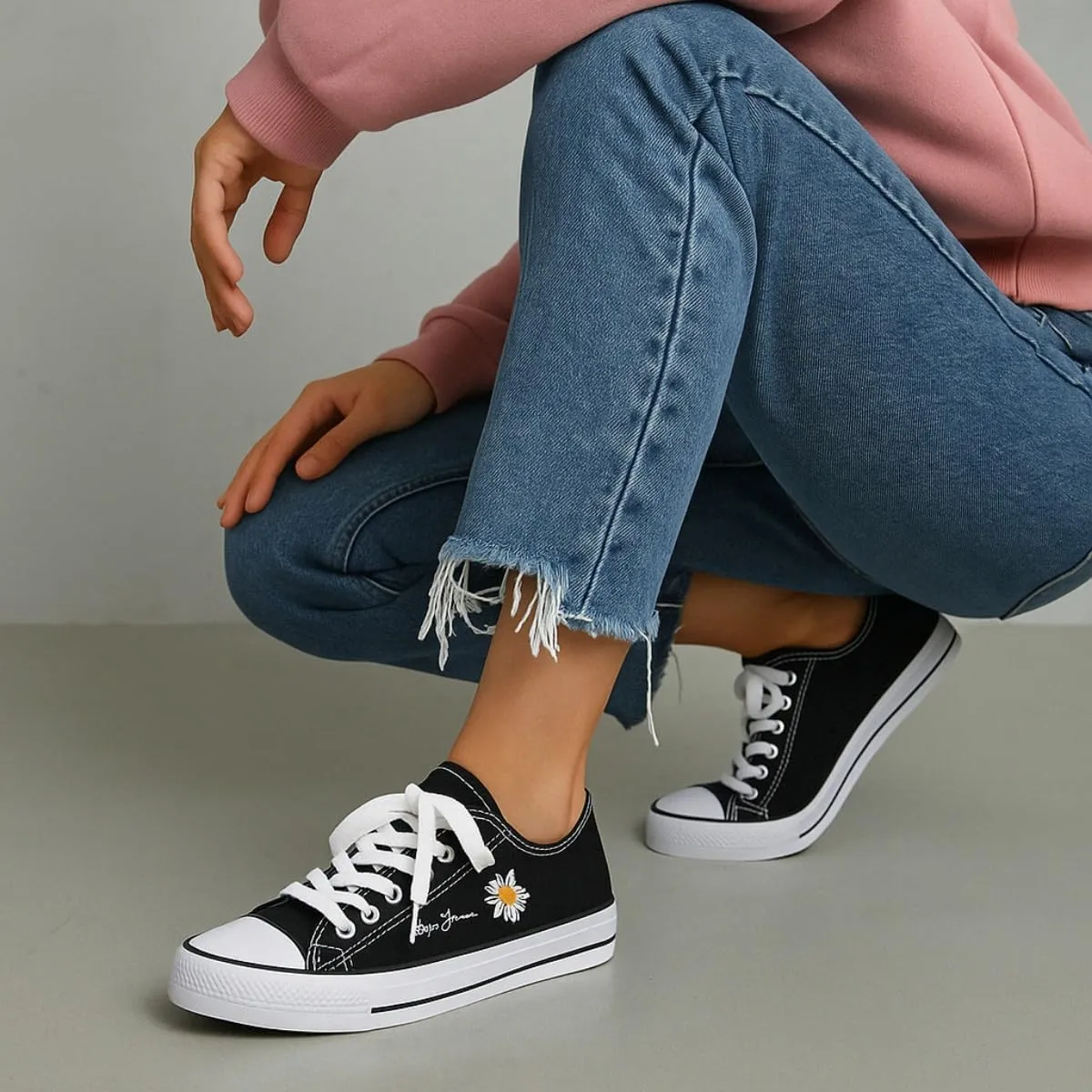 Low-Top Canvas Sneakers for Women – Cute Bear & Floral Design, Soft Lining, Anti-Slip Sole, Casual Lace up Canvas Sneakers,Casual White Tennis Walking Shoes