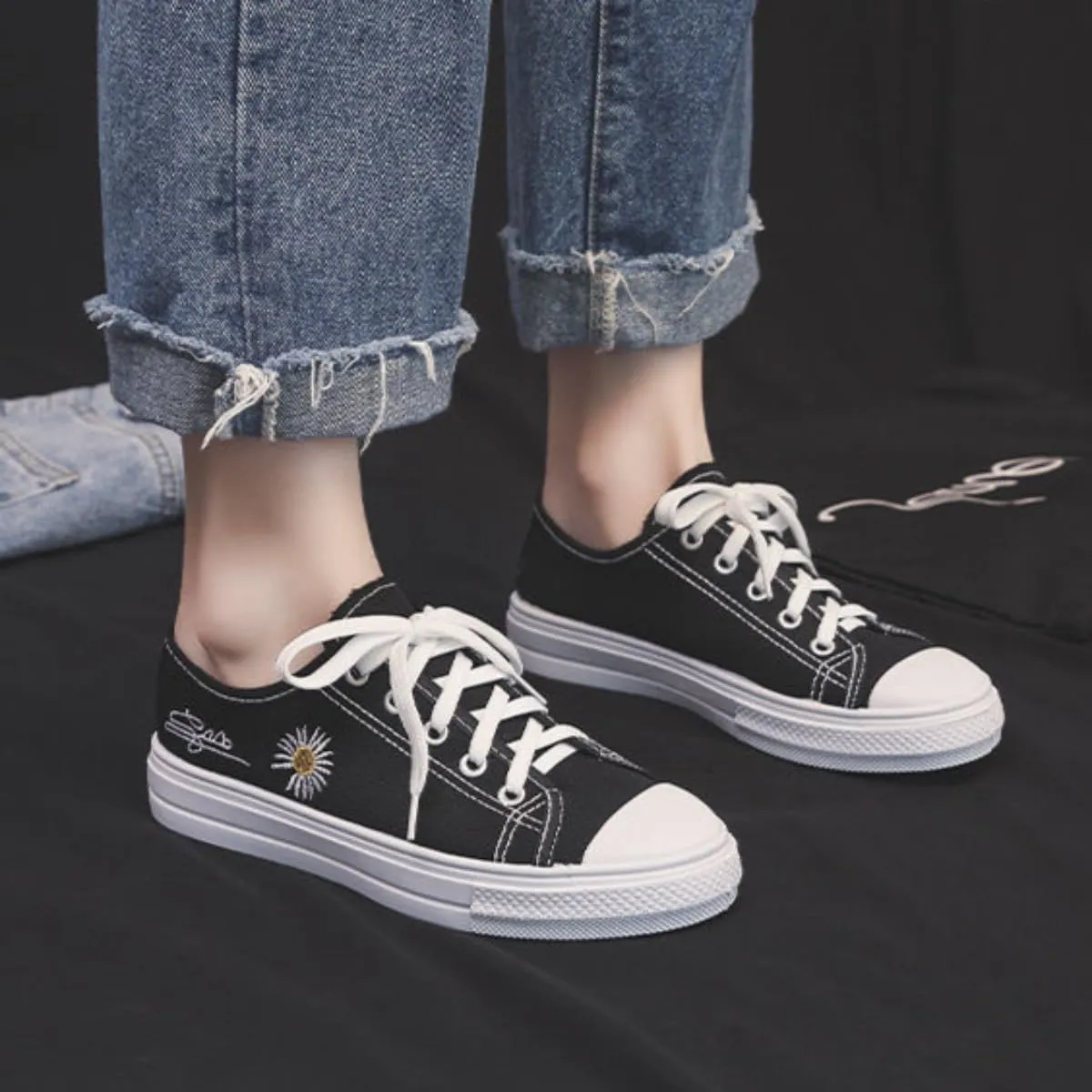 Low-Top Canvas Sneakers for Women – Cute Bear & Floral Design, Soft Lining, Anti-Slip Sole, Casual Lace up Canvas Sneakers,Casual White Tennis Walking Shoes